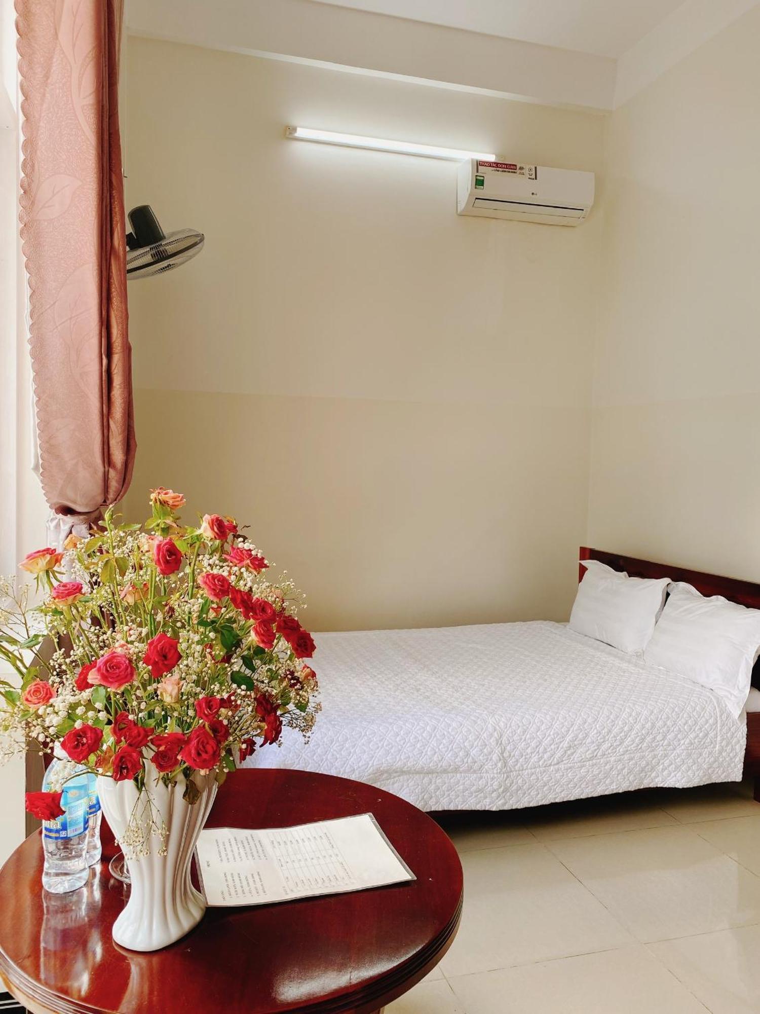 Khach San Son Ha Hotel Kon Tum Exterior photo